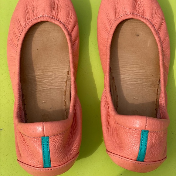 Peach Poppy Tieks! Sz 7. Worn a few times only. Some scuffs. Sold out online. - Picture 10 of 12